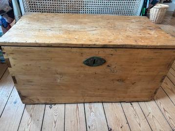 Magnifique coffre en bois massif ancien. Queues d’arondes, Maison & Meubles, Moins de 50 cm, 50 à 100 cm, Enlèvement, Utilisé