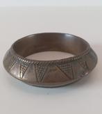 Bracelet en bronze ciselé., Verzenden