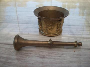 masief zwaar geel koper antique zeer mooie medicijn stomper beschikbaar voor biedingen