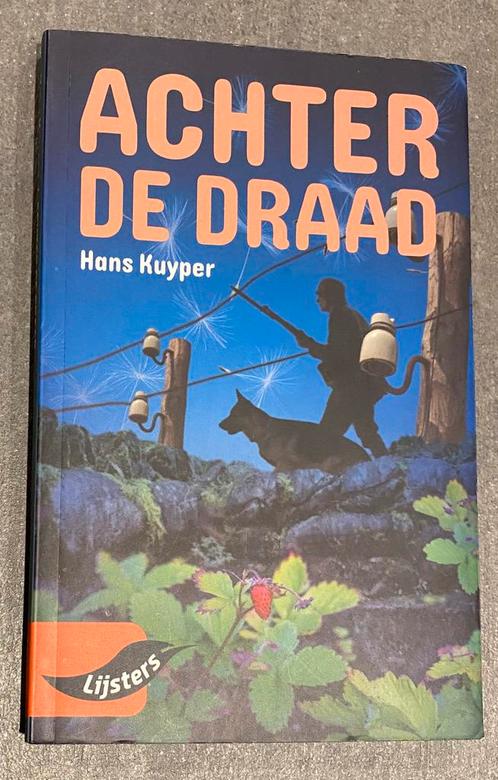 Achter de draad - Hans Kuyper, Boeken, Kinderboeken | Jeugd | 13 jaar en ouder, Zo goed als nieuw, Ophalen