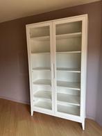 REGISSÖR Vitrinekast ikea - NIEUWSTAAT, Huis en Inrichting, Kasten | Vitrinekasten, Ophalen, Met deur(en), 100 tot 150 cm, 200 cm of meer