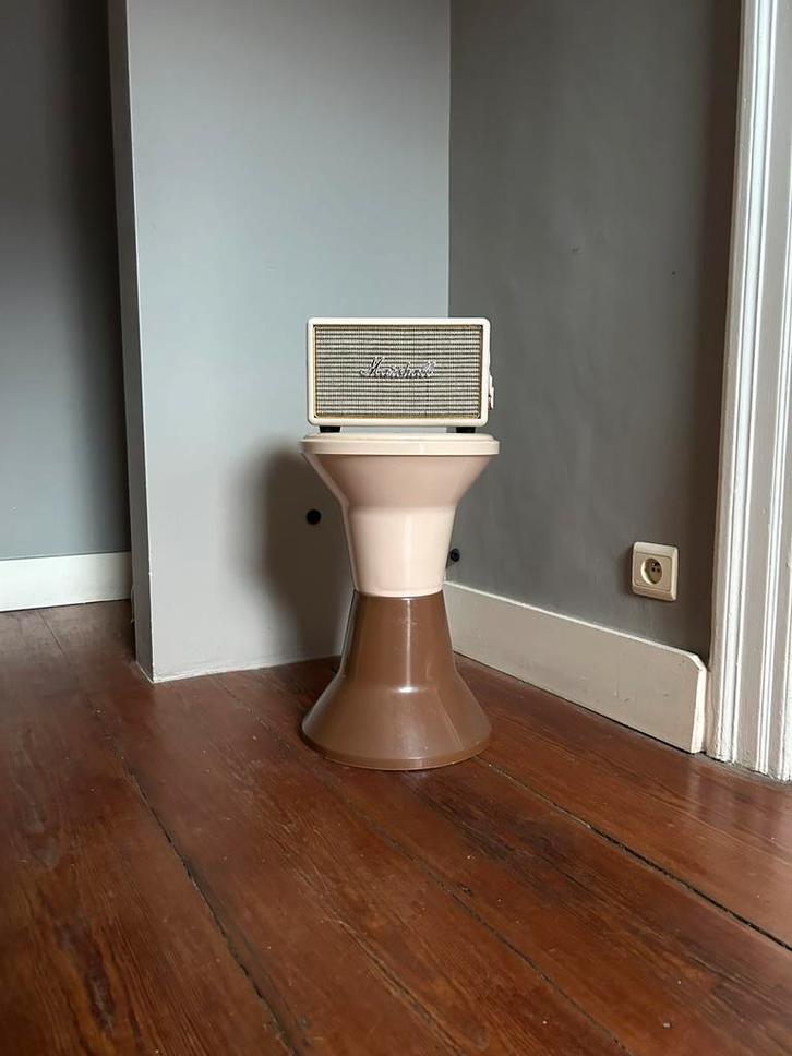 Retro FLAIR Diabolo kruk – bruin/beige – jaren ’70 design, Huis en Inrichting, Krukjes, Zo goed als nieuw, Kunststof, Ophalen