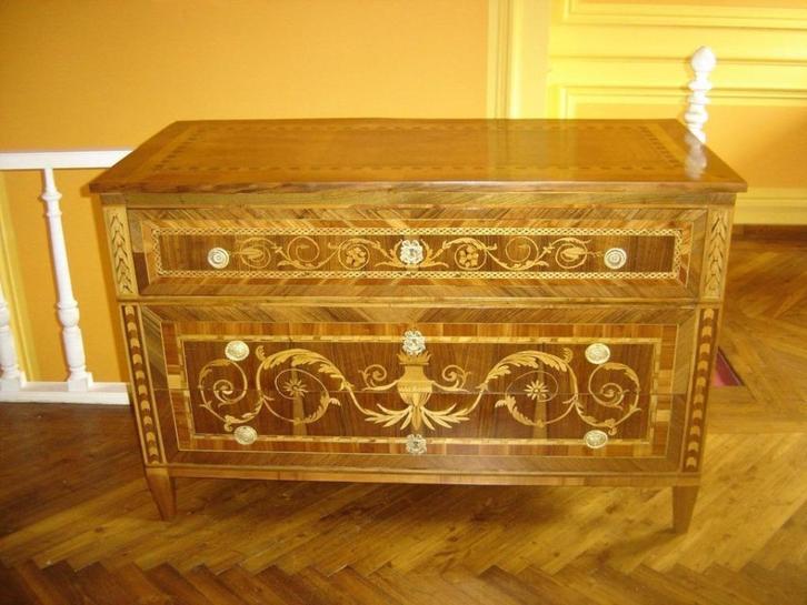 Sublime commode Italienne de Lombardie Du 18eme Siècle, Antiek en Kunst, Antiek | Woonaccessoires, Ophalen of Verzenden