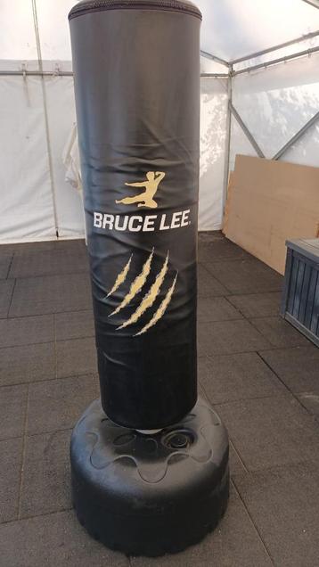 bokszak Bruce Lee beschikbaar voor biedingen