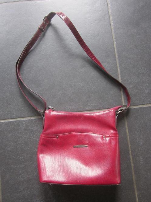 Hexagona bordeaux handtas met schouderriem, Handtassen en Accessoires, Tassen | Damestassen, Gebruikt, Handtas, Rood, Ophalen of Verzenden