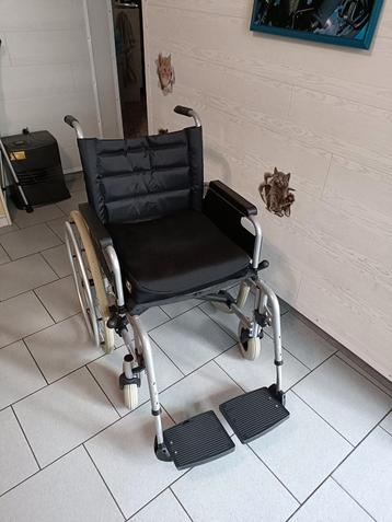 Chaise roulante pliable et démontable VERMEIREN ÉCLIPS+50cm disponible aux enchères