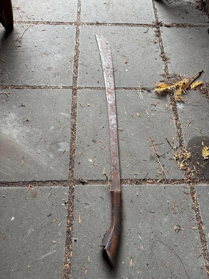 Oud kapmes / machete met handgesneden houten handvat, deco, Antiek en Kunst, Antiek | Gereedschap en Instrumenten, Verzenden
