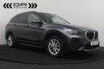 BMW X1 16d sDrive ADVANTAGE BUSINESS - NAVI - LEDER  - TR, Auto's, Zwart, 3 cilinders, SUV of Terreinwagen, Zilver of Grijs