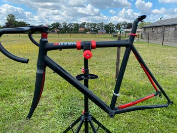Frame racefiets + set wielen  beschikbaar voor biedingen