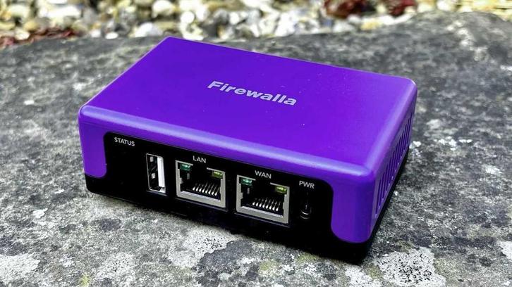 Firewalla purple, Computers en Software, Routers en Modems, Zo goed als nieuw, Router, Ophalen