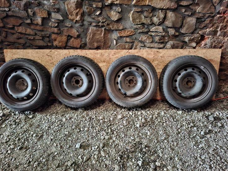 Winterbanden met 4 wielen Fiat panda pubto 500, Auto-onderdelen, Banden en Velgen, Band(en), Winterbanden, 15 inch, 185 mm, Personenwagen