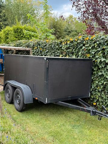 Gesloten aanhanger (dubbelasser) beschikbaar voor biedingen