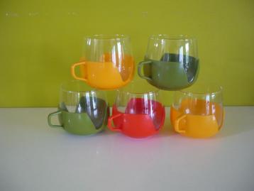 5 vintage kleurrijke seventies theetassen made in Holland beschikbaar voor biedingen