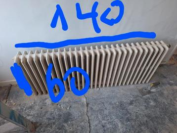 Radiateur en fonte disponible aux enchères