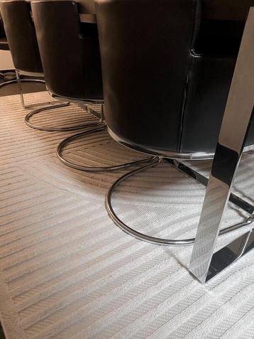 Lederen stoeltjes ( Marcel Breuer stijl ) met designtafel 