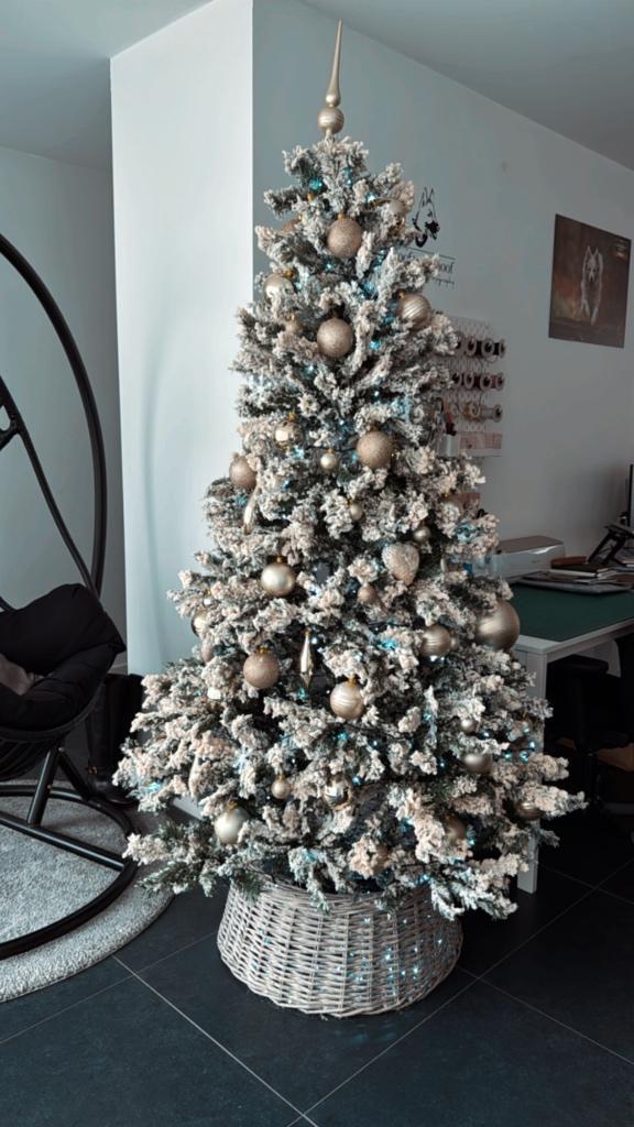 Kerstboom met sneeuw, Diversen, Kerst, Gebruikt, Ophalen