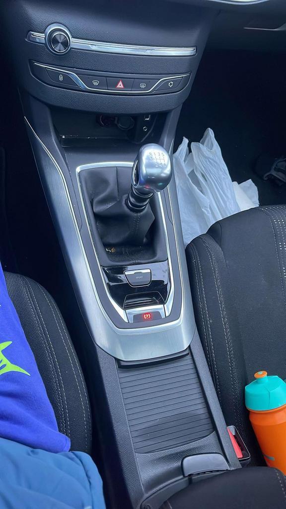 Mooi auto, Autos, Bugatti, Entreprise, Autres modèles, Caméra 360°, ABS, Bluetooth, Barres de toit, Rétroviseurs électriques, Sièges électriques