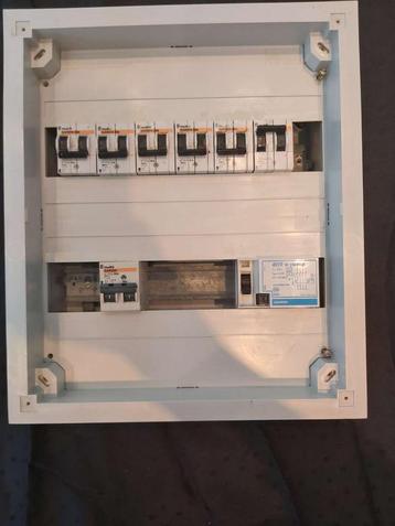 Tableau électrique avec disjoncteurs beschikbaar voor biedingen
