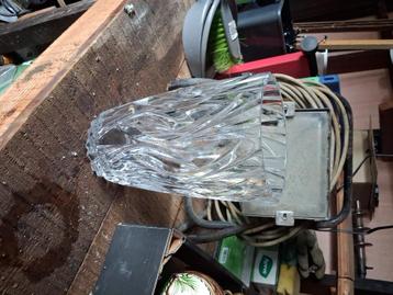 Geperst glas- kristal-look beschikbaar voor biedingen