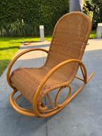 Schommelstoel in rotan Vintage, Huis en Inrichting, Ophalen, Zo goed als nieuw