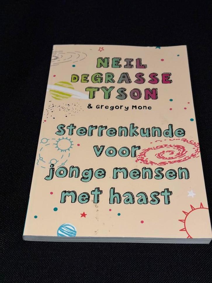 Sterrenkunde voor jongeren met haast - Neil Degrasse Tyson, Boeken, Wetenschap, Zo goed als nieuw, Ophalen of Verzenden