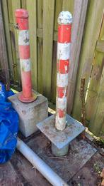 2 afzetpalen 1 met betonvoet , 1 met aluminium voet, Tuin en Terras, Schuttingen, Ophalen, Gebruikt, Aluminium