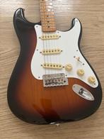 Fender Vintera Stratocaster 2 Tone sunburst+ Fender gigbag, Ophalen, Zo goed als nieuw, Solid body, Fender