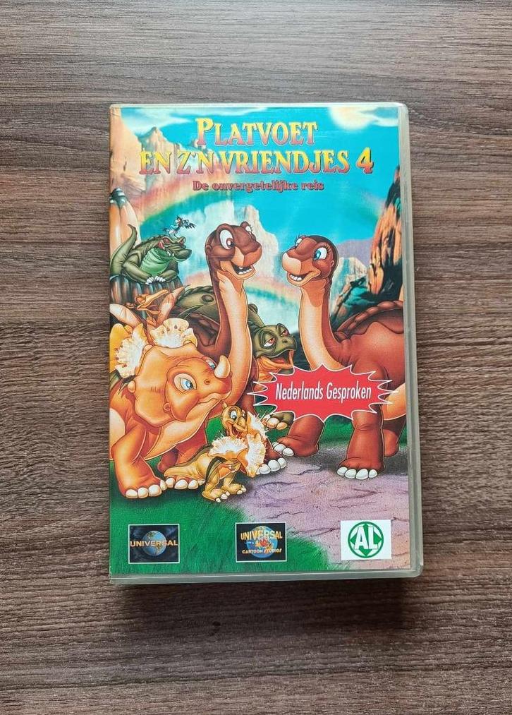 VHS - Platvoet en z'n vriendjes 4 - Universal - €2, Cd's en Dvd's, VHS | Kinderen en Jeugd, Gebruikt, Tekenfilms en Animatie, Tekenfilm