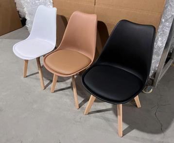 Chaises suédoise neuf  disponible aux enchères