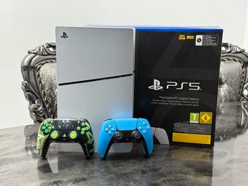 PS5 SLIM DIGITAL + 2 controllers beschikbaar voor biedingen
