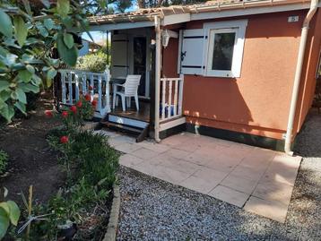 Chalet ombragé dans un camping 4 étoiles  sud de la France., Piscine
