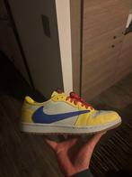 JORDAN 1 RETRO LOW OG  "TRAVIS SCOTT - CANARY (43), Kleding | Heren, Schoenen, Overige kleuren, Ophalen of Verzenden, Sneakers