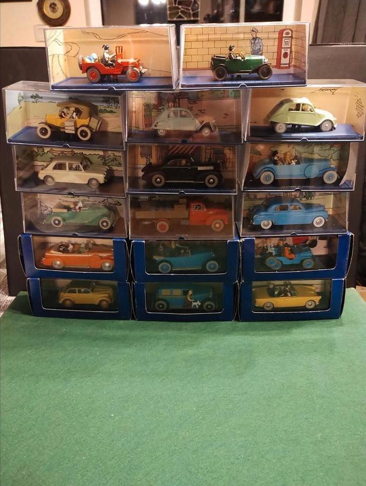 kuifje - herge : 17 miniatuur auto's 2002 blauwe versie., Verzamelen, Stripfiguren, Zo goed als nieuw, Kuifje, Ophalen of Verzenden