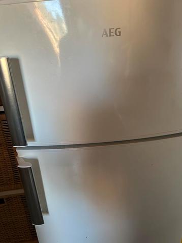 Frigo, Electroménager, Classe énergétique A ou plus économe, 120 à 140 cm, Avec compartiment congélateur, Enlèvement