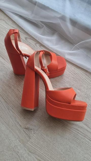 Trendy Oranje Retro Platform Hakken 39 beschikbaar voor biedingen