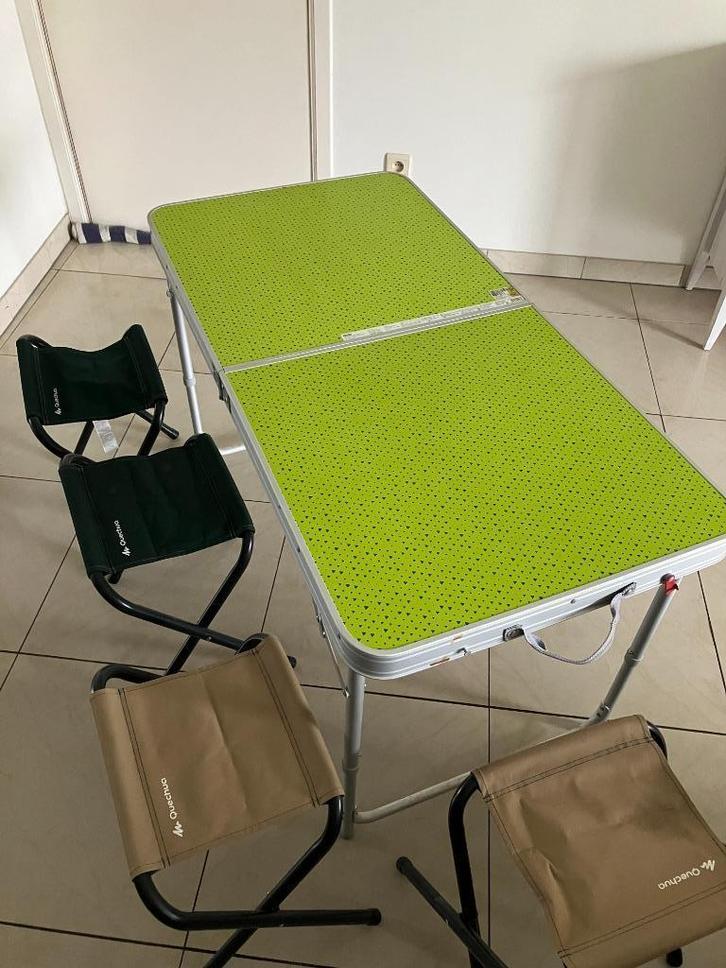 Quechua Campingtafel met krukjes en toebeh. (goede conditie), Caravans en Kamperen, Kampeermeubelen, Zo goed als nieuw, Campingtafel