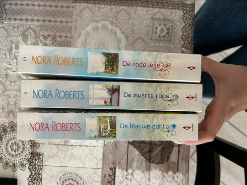 Nora Roberts - trilogy de bloementuin van Harper House, Boeken, Literatuur, Zo goed als nieuw, Ophalen