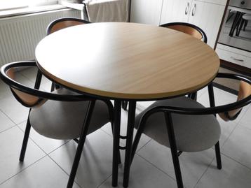 Ronde Keukentafel 110 cm met 4 beklede stoelen  beschikbaar voor biedingen