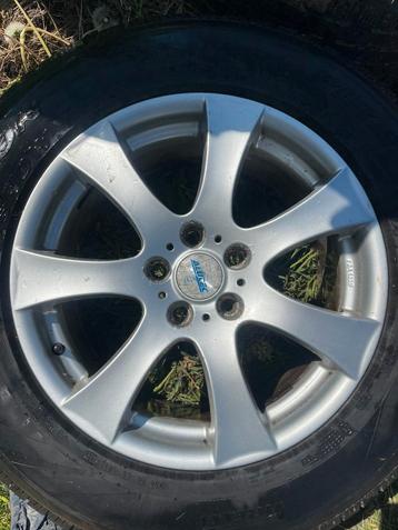 Land rover velg + band beschikbaar voor biedingen