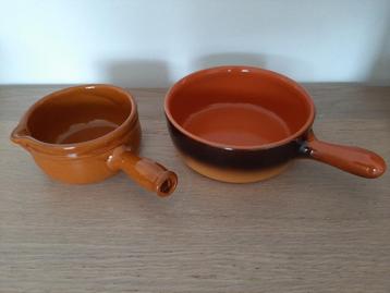 2 schaaltjes in geglazuurd aardewerk,4 per schaaltje beschikbaar voor biedingen