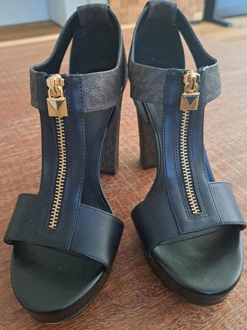 Michael Kors Women's Berkley T-Strap Platform Sandals, Kleding | Dames, Schoenen, Nieuw, Sandalen of Muiltjes, Zwart, Ophalen