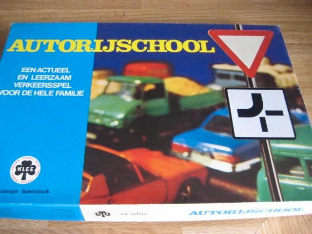 Gezelschapsspel Autorijschool - vintage, Hobby en Vrije tijd, Gezelschapsspellen | Bordspellen, Zo goed als nieuw, Vijf spelers of meer