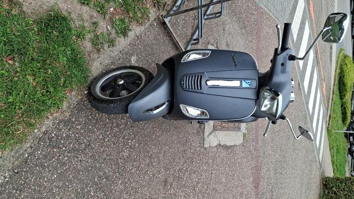 Vespa sport  b klasse, Fietsen en Brommers, Scooters | Vespa, Gebruikt, Vespa S, Klasse B (45 km/u), Benzine, Ophalen