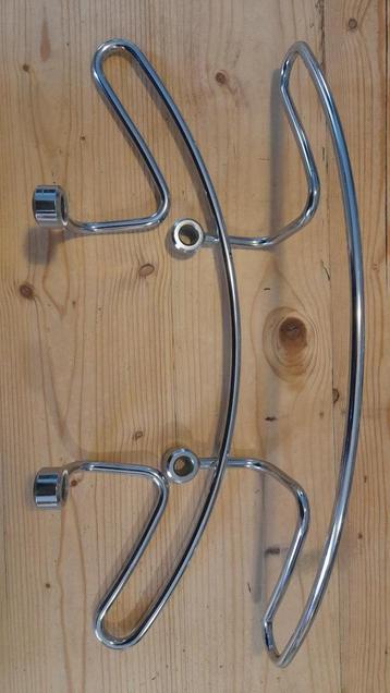 Verchroomde hangers van VW. beschikbaar voor biedingen