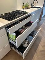 STRAKKE RECHTE HOOGGLANS GREEPLOOS KEUKEN 4,92M +APPARATUUR, Wit, Enkelwandige keuken, Ophalen of Verzenden, Zo goed als nieuw