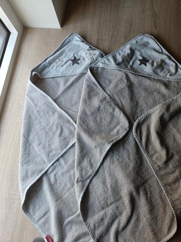 2 kinderbadhanddoeken met kapje beschikbaar voor biedingen