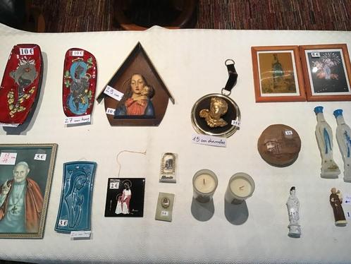 16 objets religieux (y compris des objets de Lourdes), Antiquités & Art, Antiquités | Objets religieux, Enlèvement ou Envoi