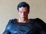 Weta Superman Black suit, Collections, Enlèvement