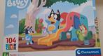 Puzzel Bluey 104 stuks, Kinderen en Baby's, Speelgoed | Kinderpuzzels, Ophalen, Zo goed als nieuw