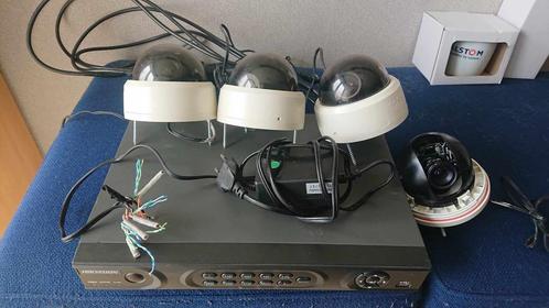 HIKVISION IP-CAMERARECORDER + 4 DOME + ADAPTER, Audio, Tv en Foto, Videobewaking, Gebruikt, Binnencamera, Ophalen of Verzenden